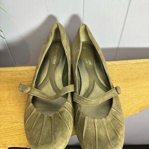 Stylish Naturalizer Women's Suede Mary Jane in Olive Green